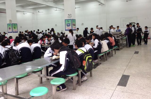 承包學(xué)校食堂起糾紛 索賠80萬(wàn)判賠30萬(wàn)